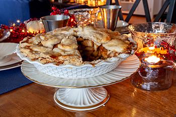 Mrs. Claus' Kitchen | Christmas Apple Pie