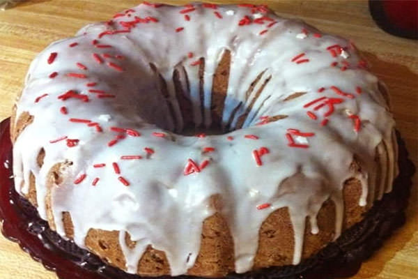 Mrs. Claus' Kitchen | Applesauce Cake