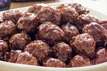 Mrs. Claus' Kitchen | Barbecue Jelly Meatballs