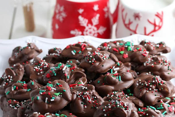 Mrs. Claus' Kitchen | Crock Pot Candy