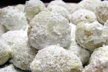 Mrs. Claus' Kitchen | Nut Butterballs