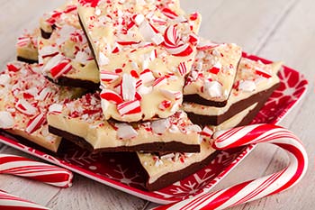 Mrs. Claus' Kitchen | Chocolate Peppermint Bark