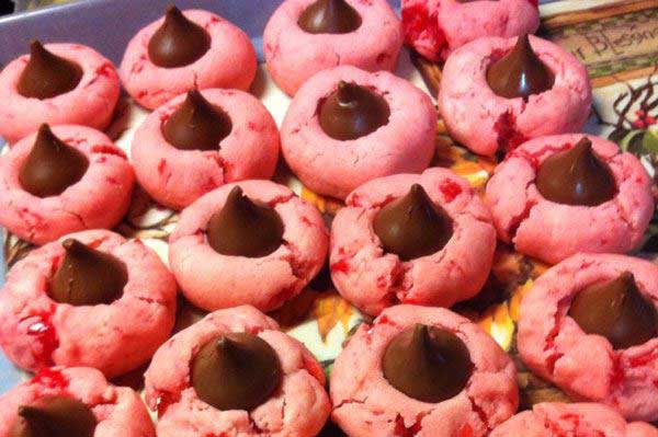 [Chocolate Kiss Cherry Cookies]