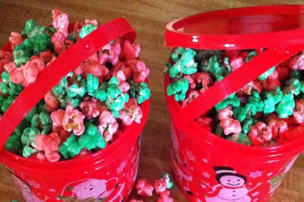 [Old Fashioned Christmas Popcorn]